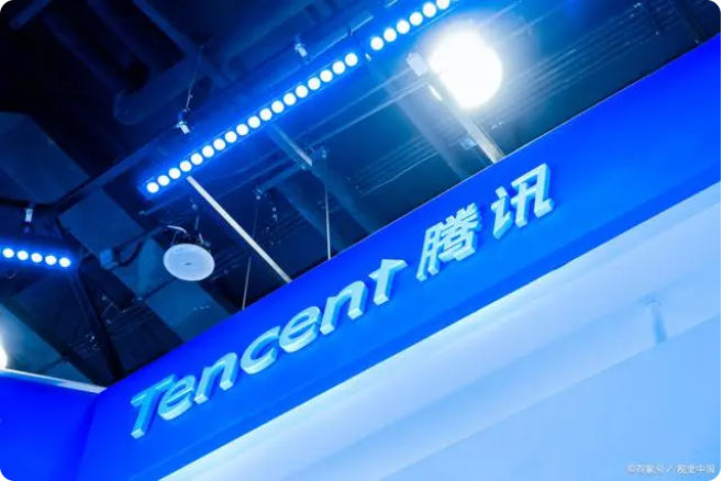 騰訊視頻信息流廣告以原生信息狀態(tài)展現(xiàn)在騰訊的資訊信息流中，對(duì)用戶干擾較少，減少用戶的不佳體驗(yàn)。廣告以圖文結(jié)合的方式展現(xiàn)，圖片可以更直觀的展現(xiàn)所要推廣的內(nèi)容，加上精煉的文字描述更簡(jiǎn)潔的闡述推廣內(nèi)容，讓用戶一目了然。支持落地頁跳轉(zhuǎn)，對(duì)于信息流廣告來說，落地頁至關(guān)重要，廣告落地頁是潛在用戶是否實(shí)現(xiàn)轉(zhuǎn)化的關(guān)鍵，騰訊視頻信息流廣告支持落地頁跳轉(zhuǎn)，給廣告轉(zhuǎn)化提供了優(yōu)異條件。